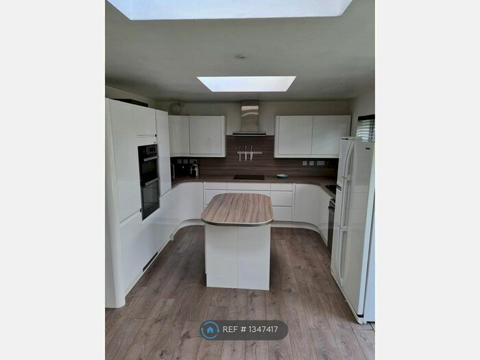 4 Bedroom Semi-Detached House To Rent In Alderton Hall Lane, Loughton, IG10