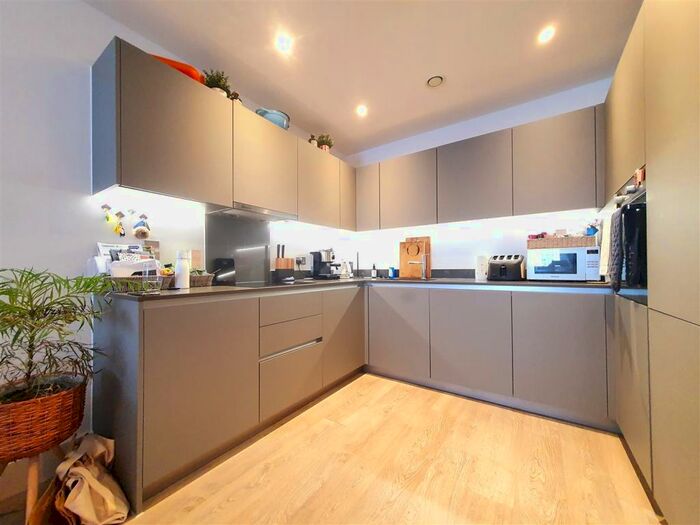 3 Bedroom Flat To Rent In Scotland Green, N17