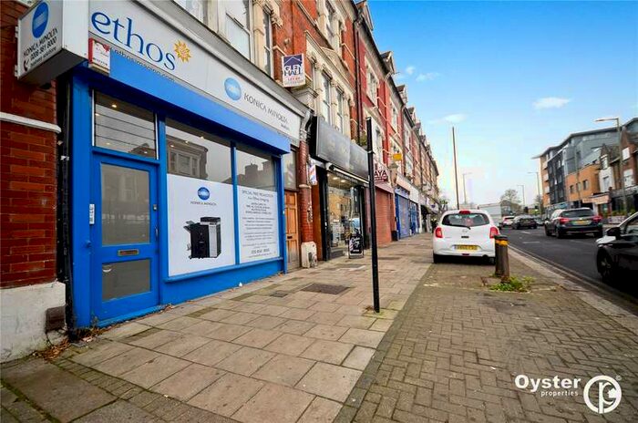 Apartment To Rent In Friern Barnet Road, London, N11