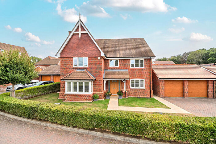 5 Bedroom Detached House For Sale In Dapples Lane, Cranleigh, GU6