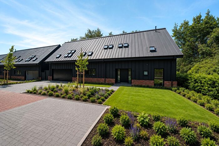 4 Bedroom Detached House For Sale In Knowle Lane, Horton Heath, Fair Oak, Hampshire, SO50