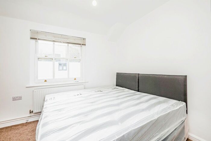 2 Bedroom Flat For Sale In Cathedral Road, Pontcanna, Cardiff, CF11