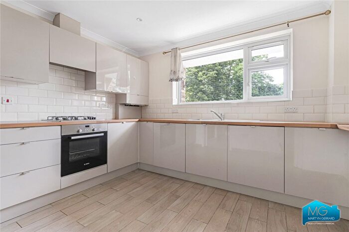 2 Bedroom Flat To Rent In Green Lawns, Moss Hall Grove, North Finchley, London, N12