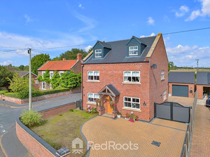 5 Bedroom Detached House For Sale In The Willows, Main Street, Graizelound, Haxey, Doncaster, Lincolnshire, DN9