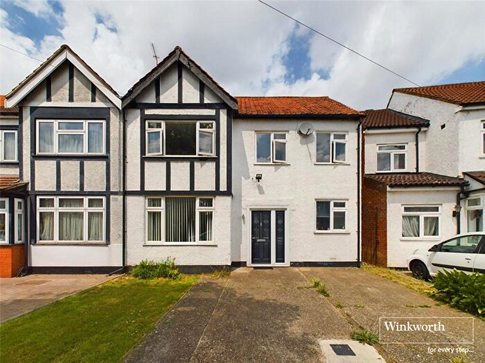 4 Bedroom Semi-Detached House To Rent In Lewgars Avenue, Kingsbury, NW9