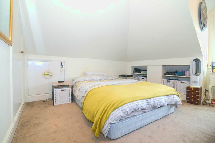 Studio To Rent In Cardigan Road, Richmond, TW10