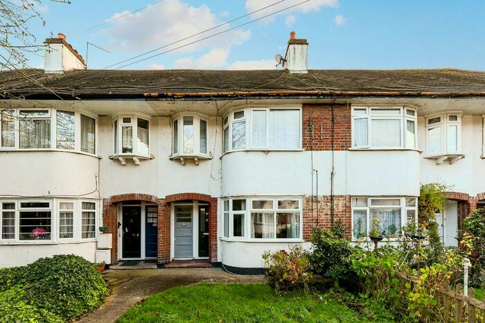 2 Bedroom Ground Maisonette To Rent In Kingsley Gardens, London, E4