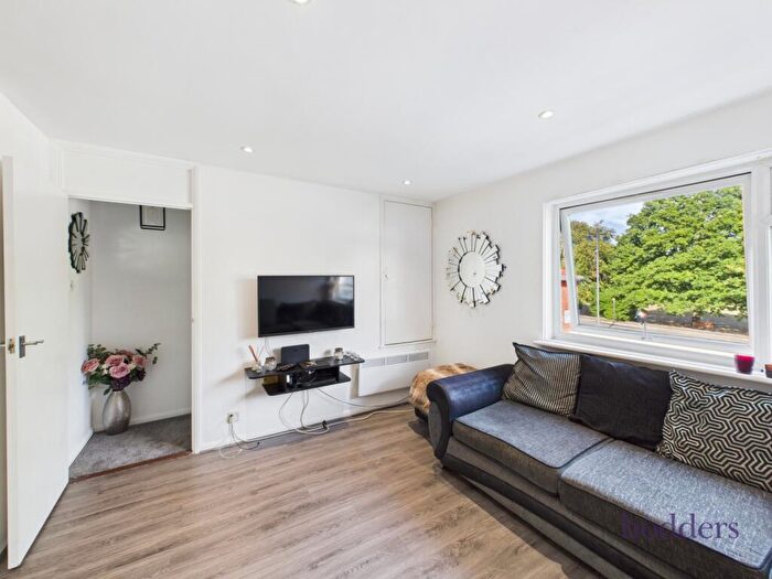 1 Bedroom Maisonette For Sale In Chertsey, Surrey, KT16