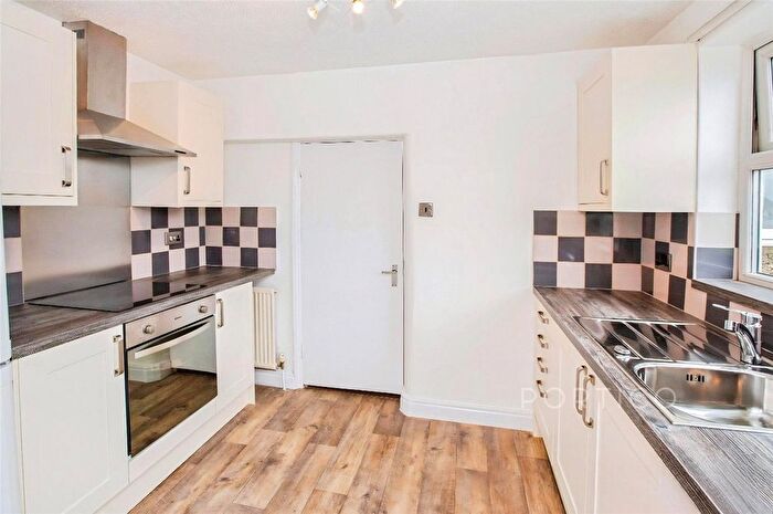 3 Bedroom Flat To Rent In High Road Leyton, London, E10
