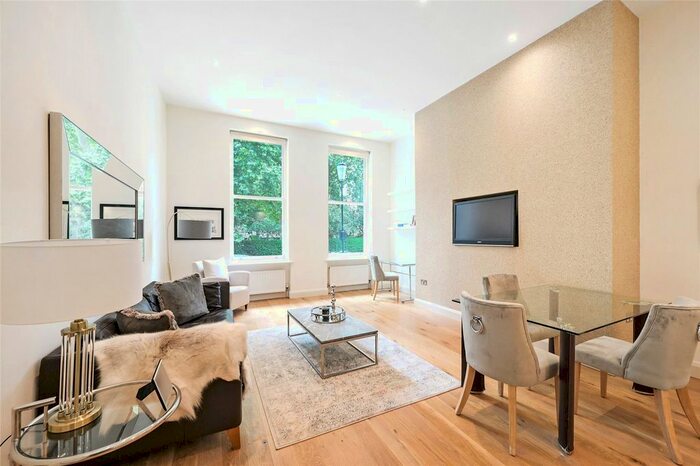 3 Bedroom Flat To Rent In Nevern Square, Earls Court, SW5