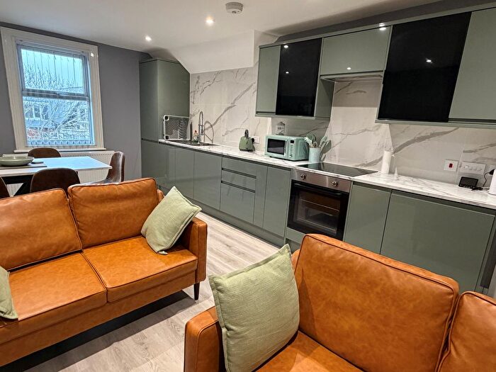 3 Bedroom Flat To Rent In Cheriton Road, Folkestone, CT19