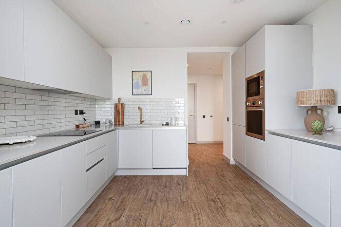 2 Bedroom Flat To Rent In Selbourne Road, Walthamstow, E17