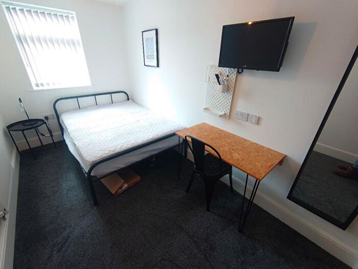 5 Bedroom Flat To Rent In Flat, Boaler Street, Liverpool, L6