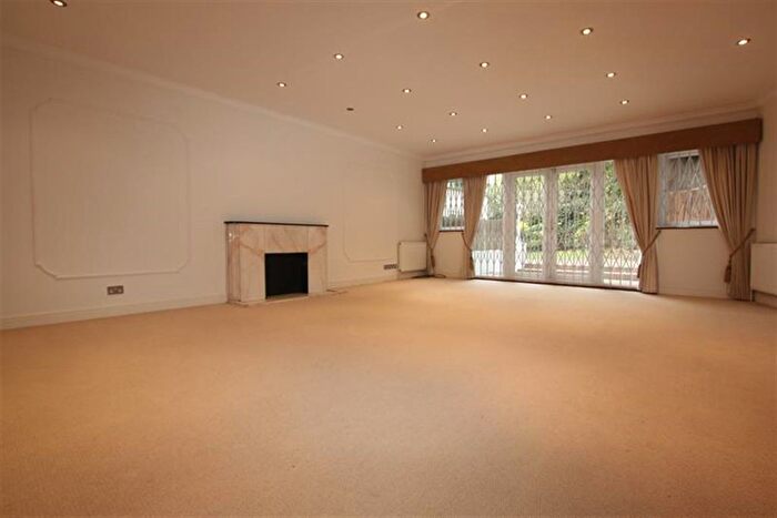 5 Bedroom Detached House For Sale In The Vale, Golders Green, NW11