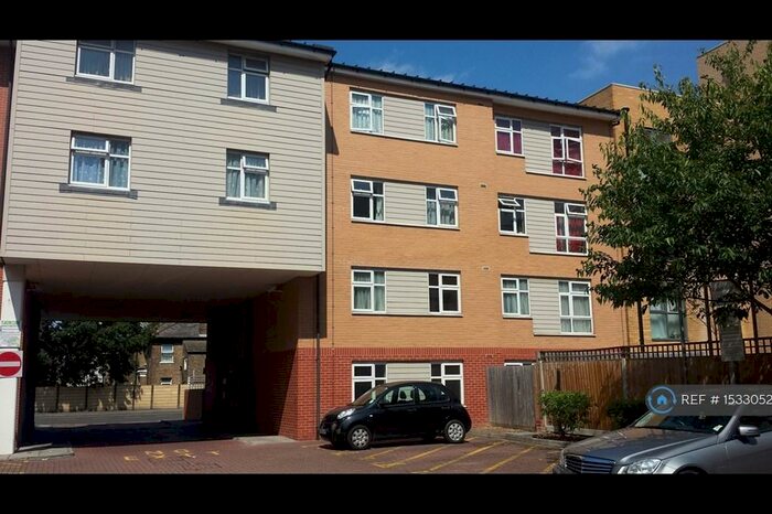 2 Bedroom Flat To Rent In Hogarth Crescent, Croydon, CR0