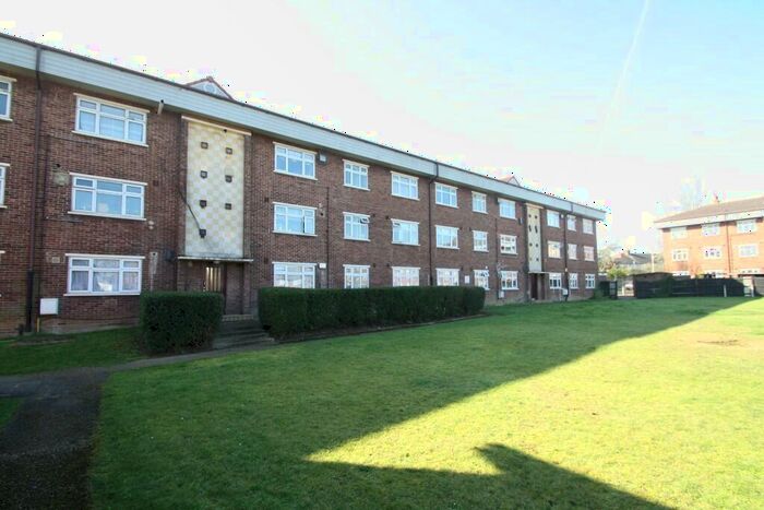 3 Bedroom Apartment To Rent In Hatfield Close, Ilford, London, IG6