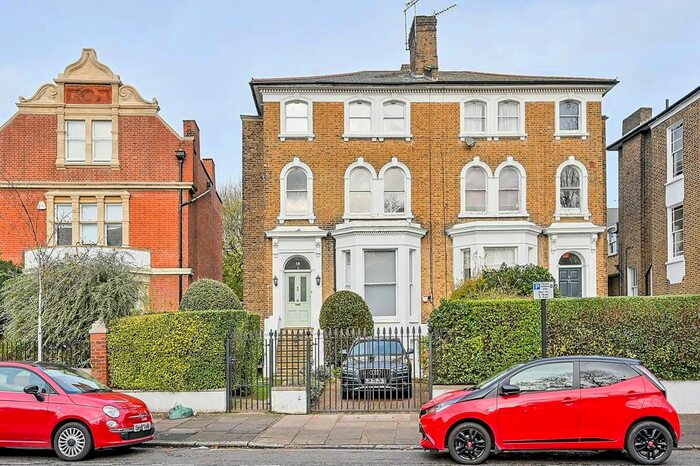 2 Bedroom Flat To Rent In Castlebar Road, Ealing Broadway, London, W5