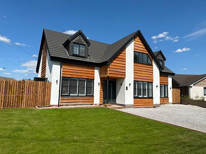 4 Bedroom Detached House For Sale In High Street, Barnby Dun, Doncaster, DN3