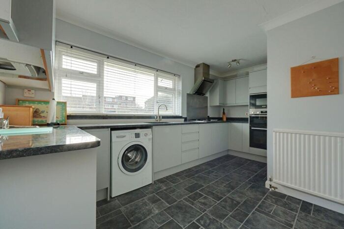 3 Bedroom Chalet For Sale In Junction Road, Burgess Hill, RH15
