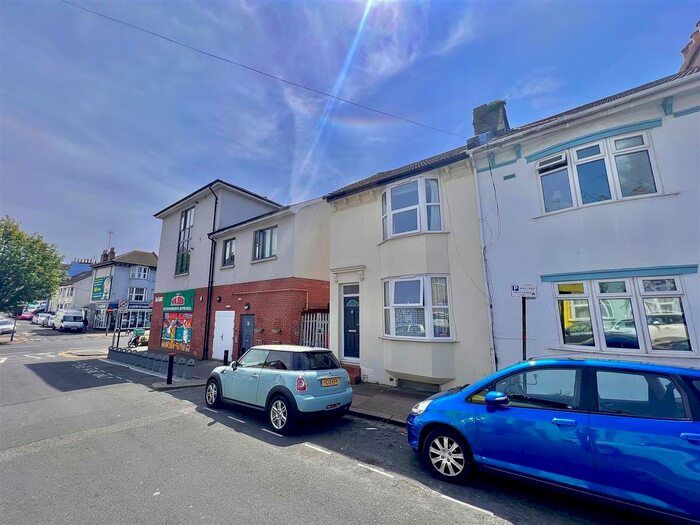 4 Bedroom End Of Terrace House To Rent In Edinburgh Road, Brighton, BN2