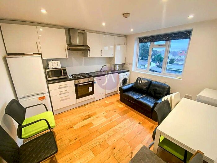 2 Bedroom Flat To Rent In Clitheroe Avenue, Rayners Lane, Harrow, HA2