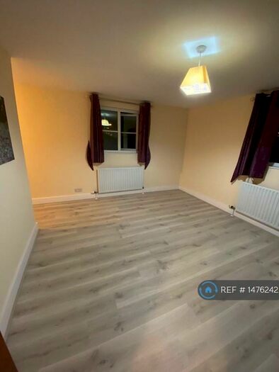 2 Bedroom Flat To Rent In High Street, Brentwood, CM14