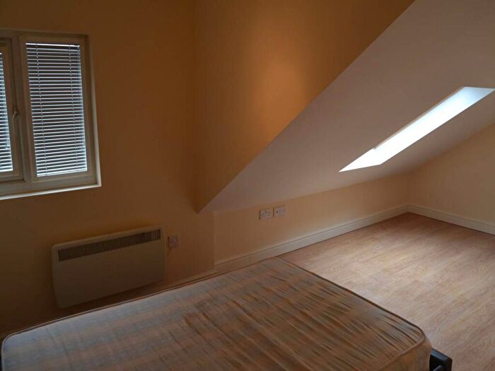 3 Bedroom Flat To Rent In Colum Road, Cathays, Cardiff, CF10