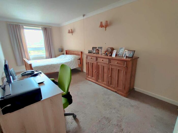 1 Bedroom Flat For Sale In Currie Road, Sandown, PO36