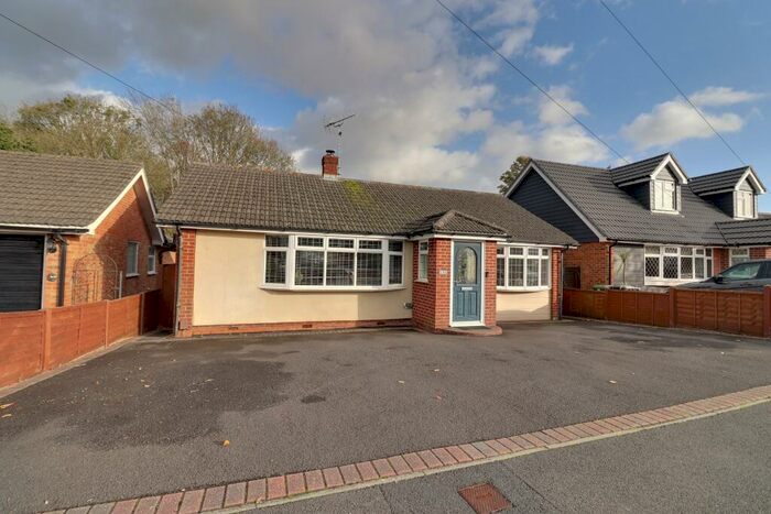 4 Bedroom Detached Bungalow For Sale In Greenfield Crescent, Horndean, PO8