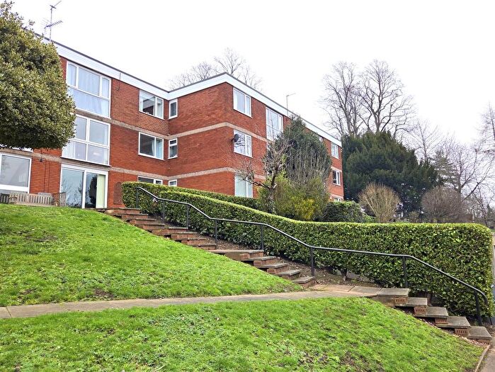 2 Bedroom Flat For Sale In Church Avenue, Stourport-On-Severn, DY13