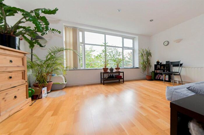 1 Bedroom Apartment To Rent In Hackney Road, Hackney, London, E2