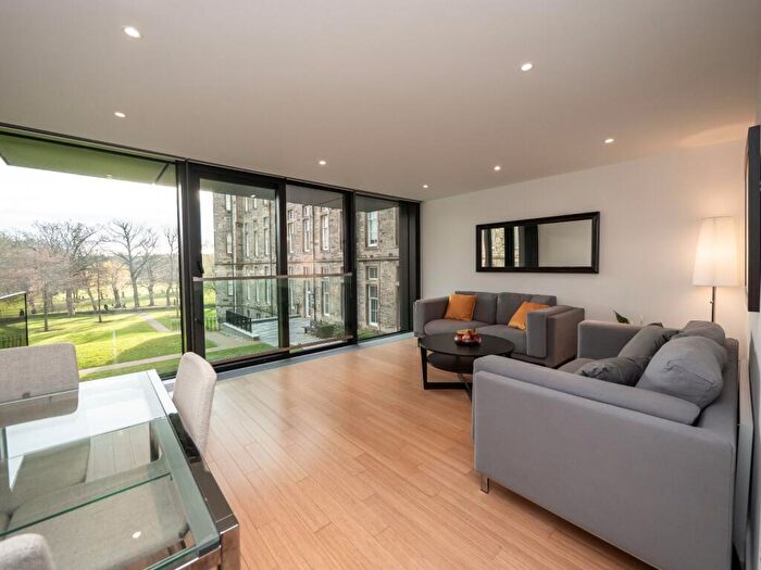2 Bedroom Flat To Rent In Simpson Loan, Edinburgh, Midlothian, EH3