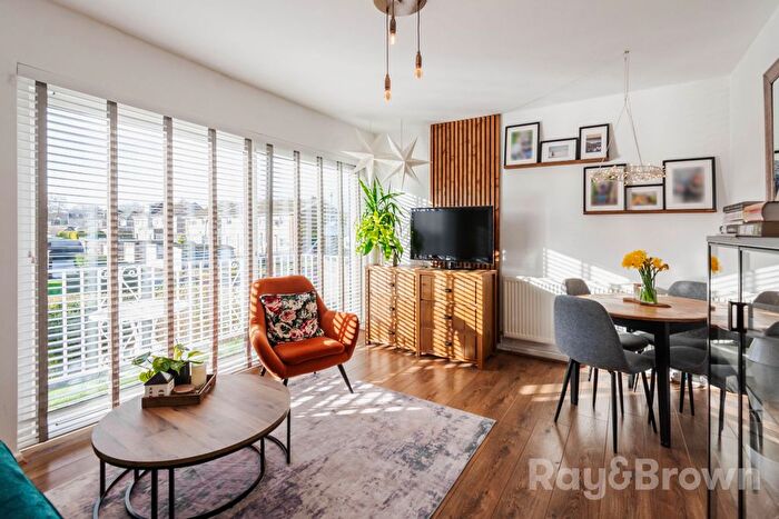 2 Bedroom Flat For Sale In Clos Hendre, Cardiff, CF14