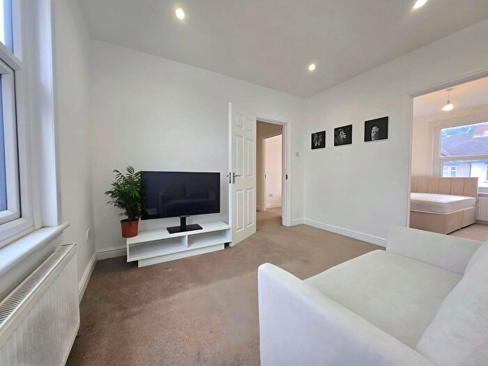 2 Bedroom Flat To Rent In Whalebone Grove, Romford, Essex, RM6
