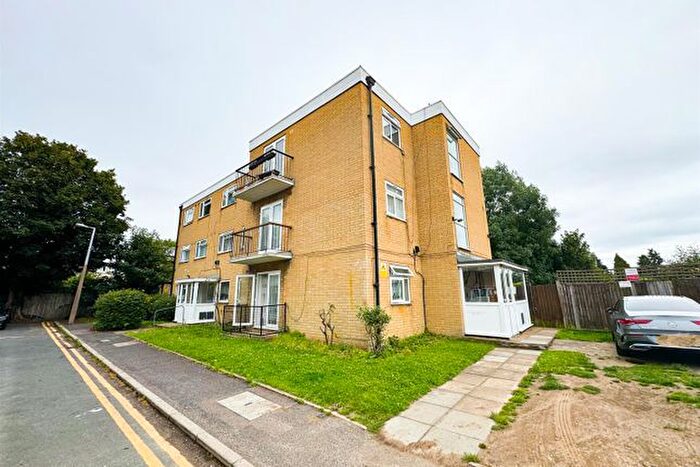 2 Bedroom Flat To Rent In Queens Drive, Leyton, E10