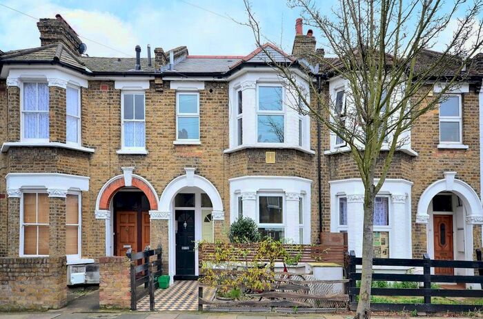 1 Bedroom Flat To Rent In Petersfield Road, Acton, London, W3