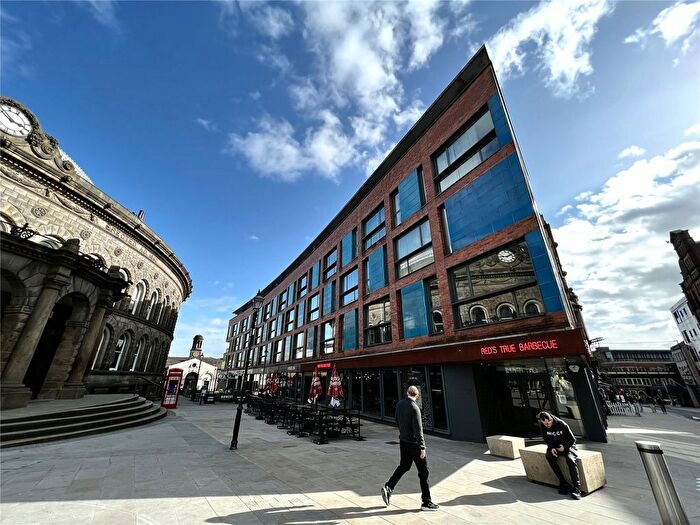 2 Bedroom Flat To Rent In Crown Street, Leeds, Uk, LS2