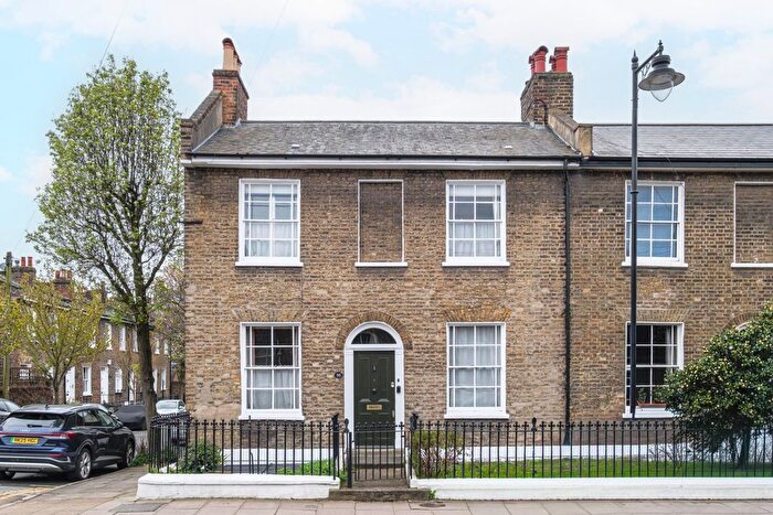 3 Bedroom End Of Terrace House For Sale In Lofting Road, Barnsbury, N1