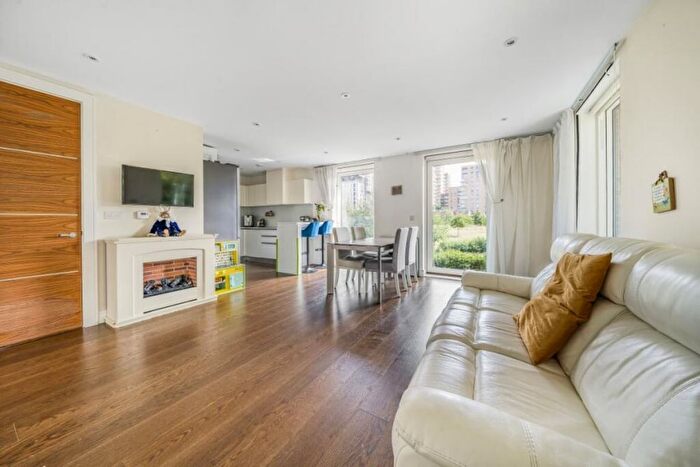 3 Bedroom Flat For Sale In Merlin Court, Tizzard Grove, London, SE3