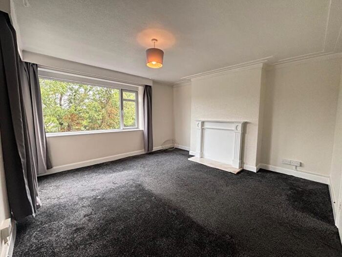 2 Bedroom Flat To Rent In Ghyll Lodge, BD16