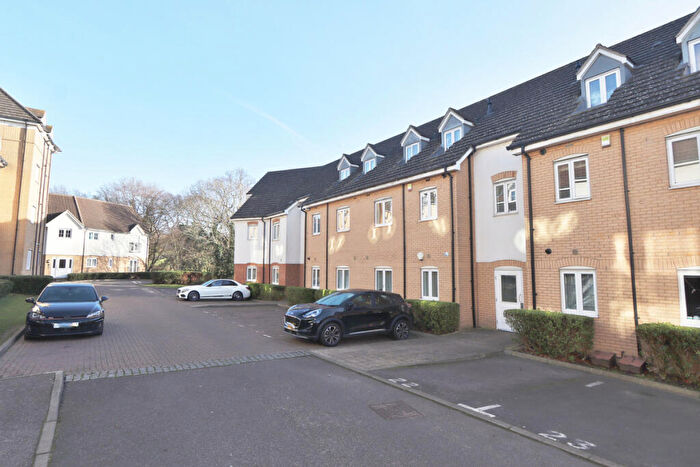2 Bedroom Apartment For Sale In Ingrebourne Avenue, Romford, RM3