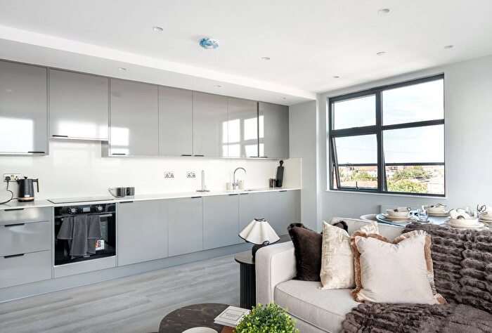 3 Bedroom Flat For Sale In London Road, Cheam, Sutton, SM3