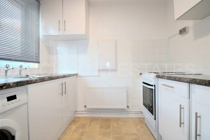 1 Bedroom Apartment To Rent In Bowmans Close, Potters Bar, EN6