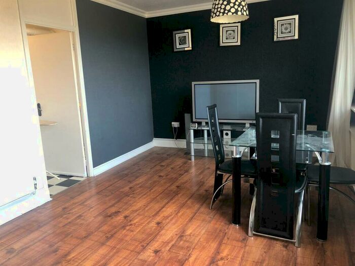 2 Bedroom Apartment To Rent In Royce Court, Manchester, M15