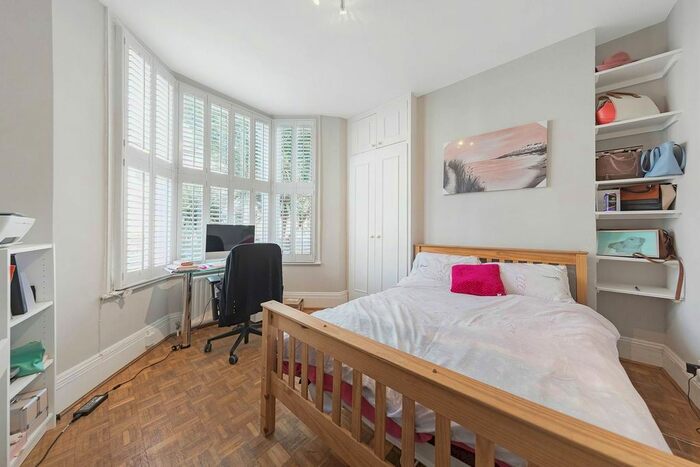 2 Bedroom Flat To Rent In Plato Road, Brixton, London, SW2