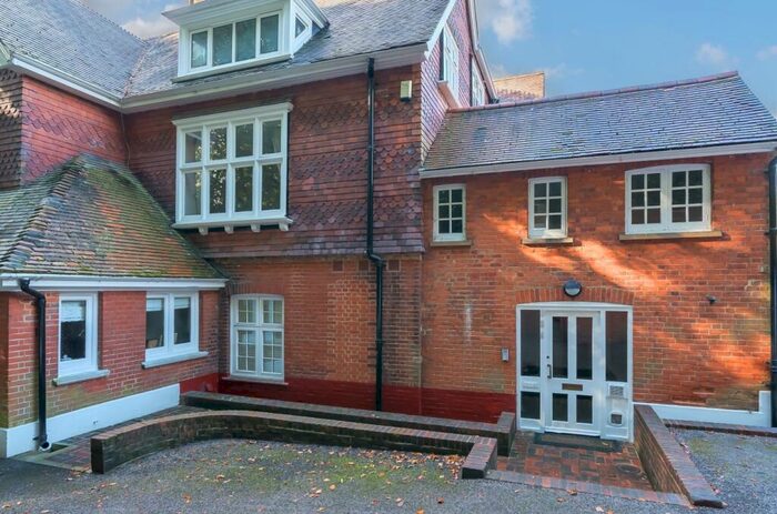 3 Bedroom Flat To Rent In Manor Park Chislehurst, BR7