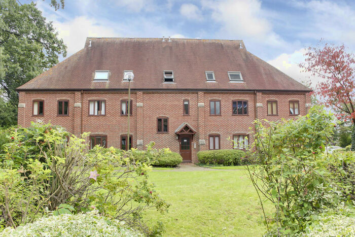 2 Bedroom Apartment To Rent In Grove Court, Little Paxton, PE19