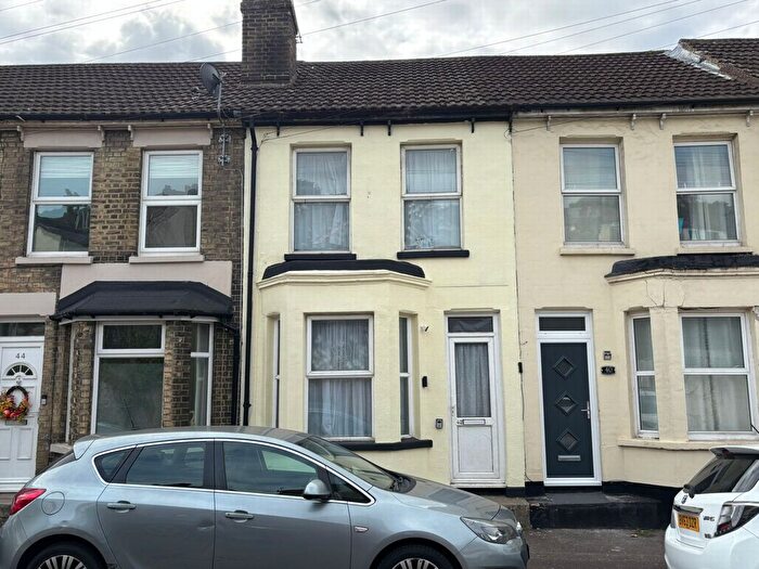 3 Bedroom Terraced House For Sale In Seymour Road, Chatham, ME5