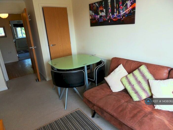 3 Bedroom Flat To Rent In Cherry Croft, Loughborough, LE11
