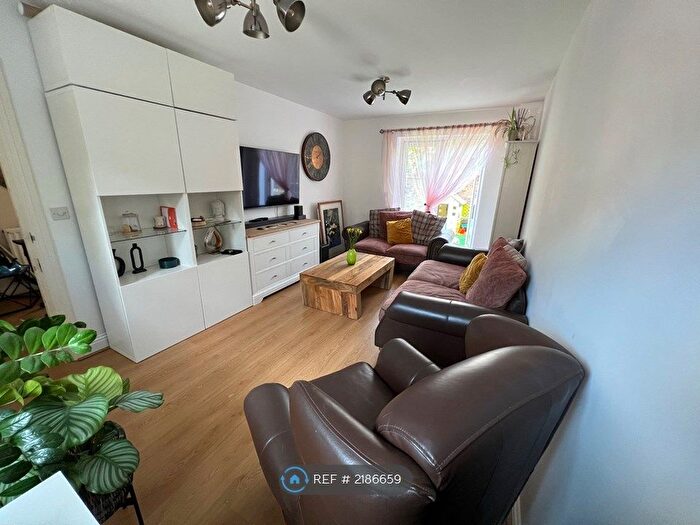 3 Bedroom Terraced House To Rent In Gladeside, Cambridge, CB4